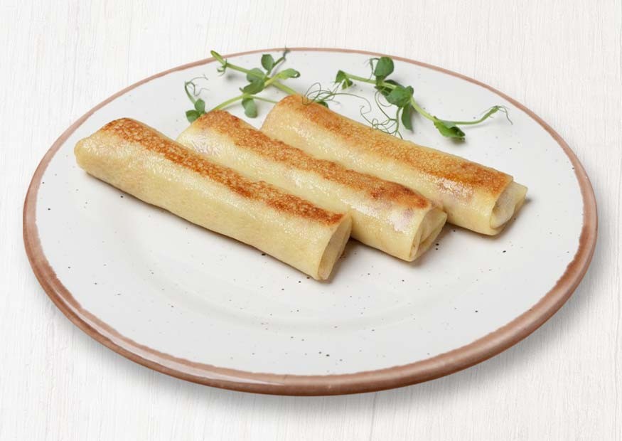Pancakes with chicken, fried onion and herbs